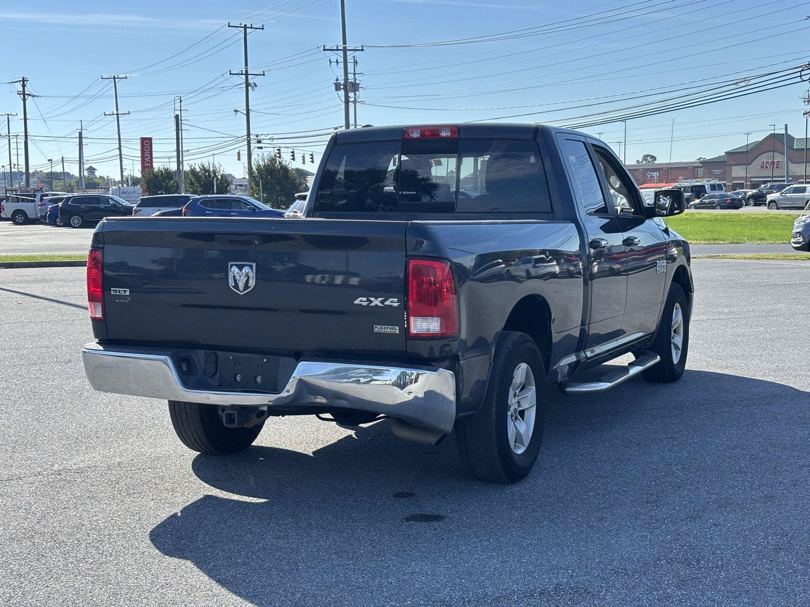 Used 2017 RAM 1500 Classic SLT AWD/4WD image 3