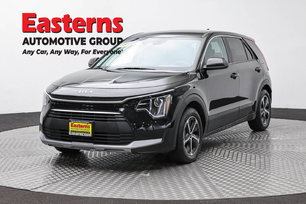 Used 2025 Kia Niro LX FWD image 1