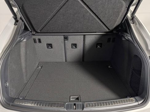 New 2026 Porsche Macan image 17