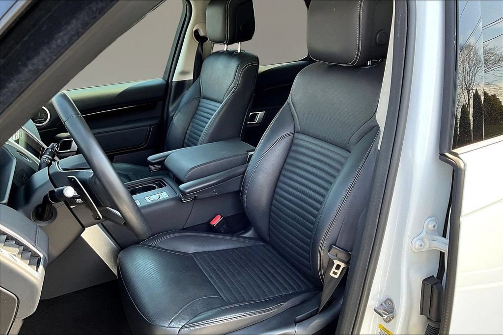 Used 2024 Land Rover Discovery S AWD/4WD image 21
