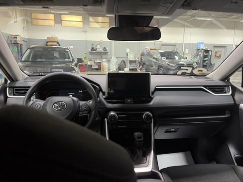 Used 2025 Toyota RAV4 XLE AWD/4WD image 24