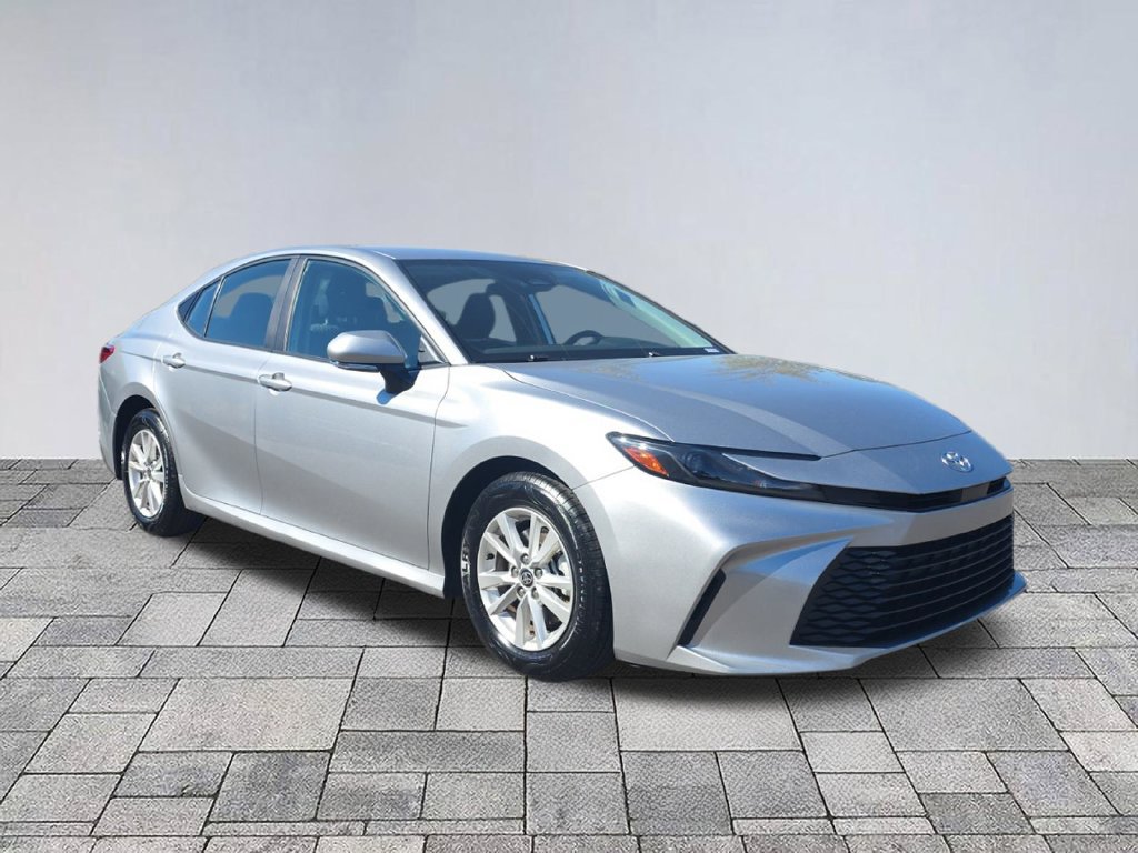 Used 2025 Toyota Camry LE FWD image 1