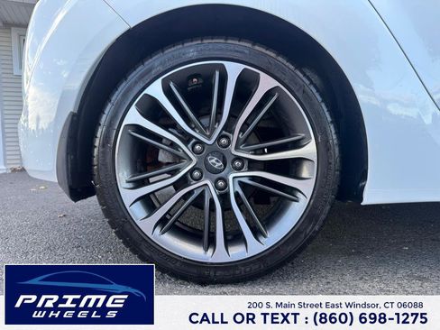 Used 2016 Hyundai Veloster w/ Option Group 02 image 23