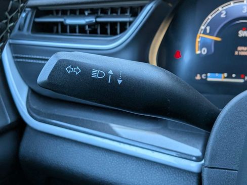 Used 2023 Jeep Grand Cherokee Altitude image 24