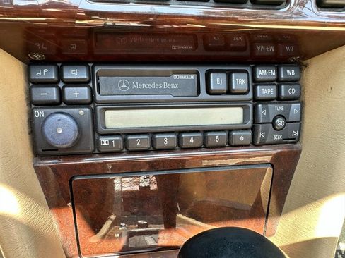 Used 1995 Mercedes-Benz E 320 Convertible image 38