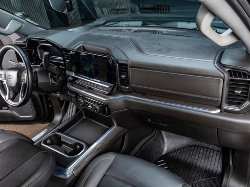 Used 2024 Chevrolet Silverado 2500 LTZ w/ LTZ Plus Package image 18