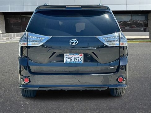 Used 2015 Toyota Sienna SE FWD image 8
