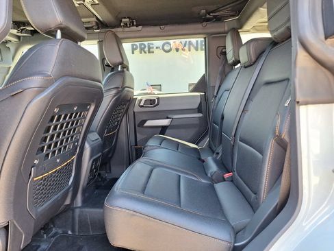 Used 2023 Ford Bronco Badlands w/ Sasquatch Package AWD/4WD image 12