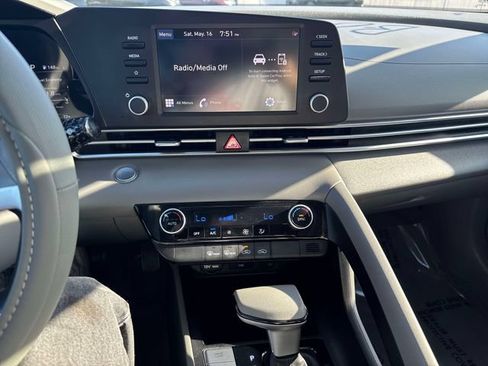 Used 2023 Hyundai Elantra SEL FWD image 16