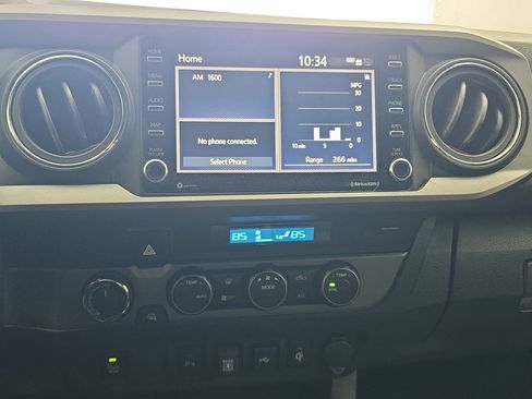 Used 2022 Toyota Tacoma TRD Sport image 19