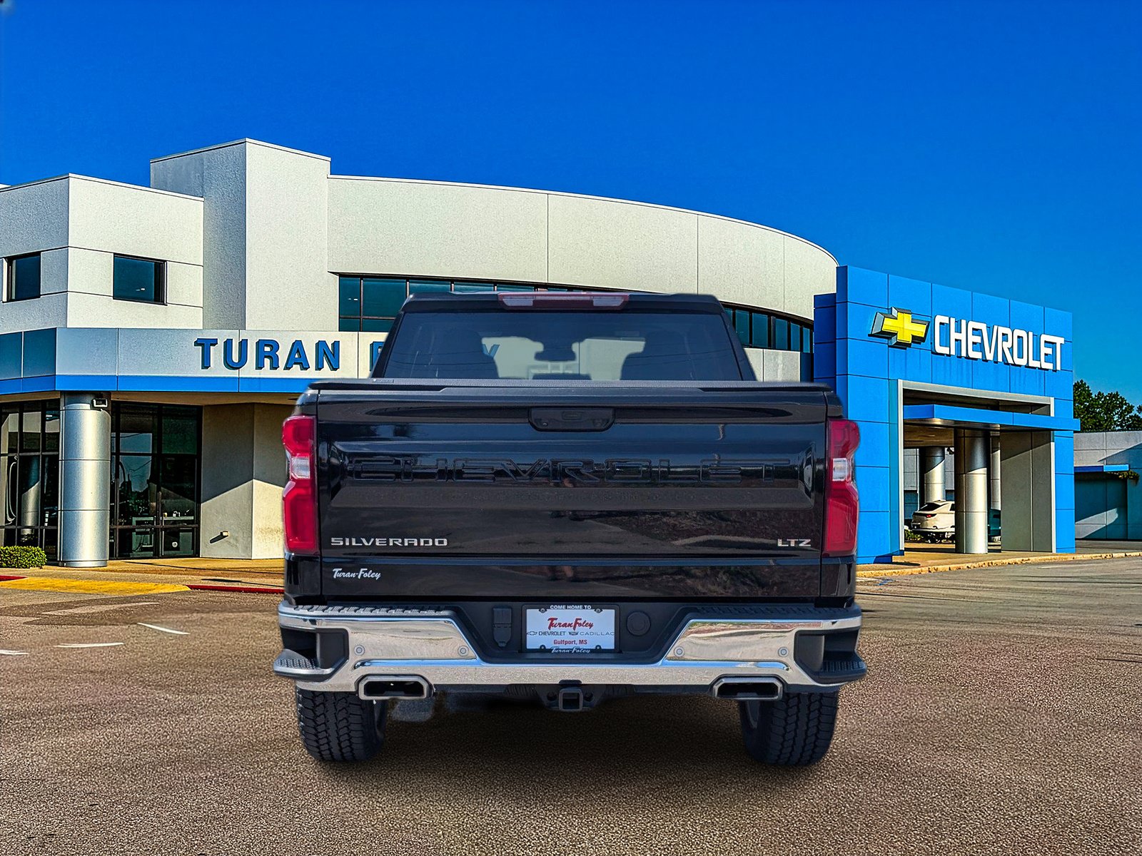 Used 2024 Chevrolet Silverado 1500 LTZ AWD/4WD image 4