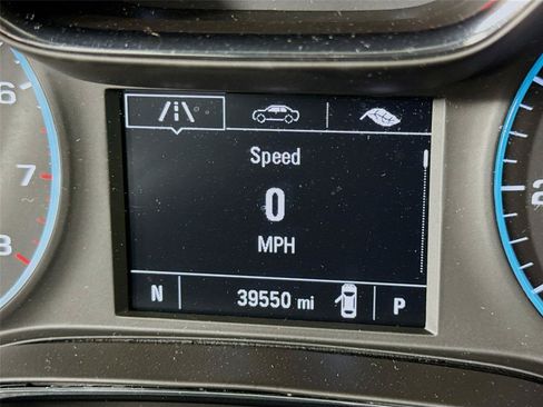 Used 2018 Chevrolet Cruze LT w/ Convenience Package FWD image 2