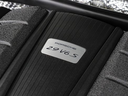 Certified 2025 Porsche Macan S image 27