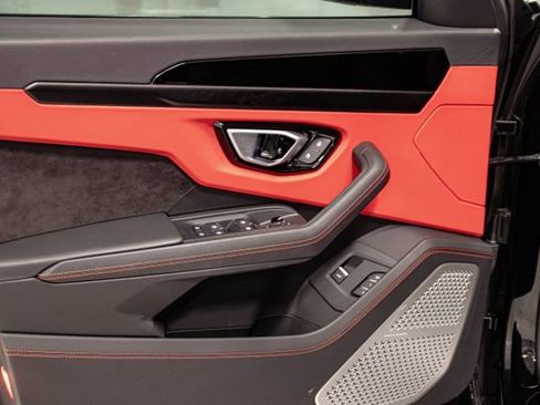 Used 2024 Lamborghini Urus S image 14