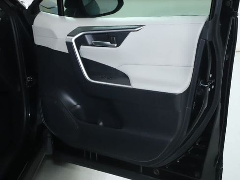 Used 2019 Toyota RAV4 XLE w/ Convenience Package FWD image 33