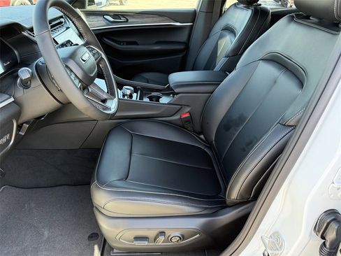 New 2025 Jeep Grand Cherokee Limited image 12