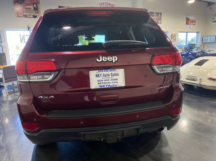 Used 2021 Jeep Grand Cherokee Laredo AWD/4WD image 9