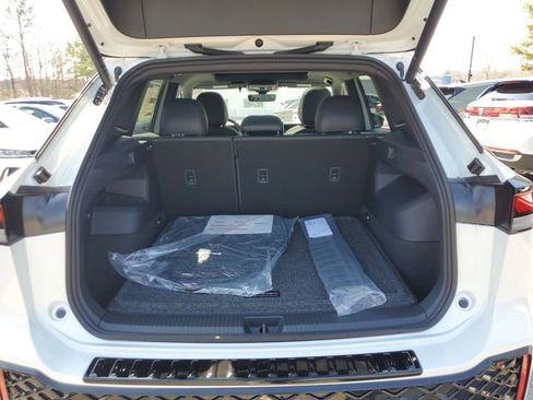 New 2026 Volkswagen Tiguan SE R-Line FWD image 8