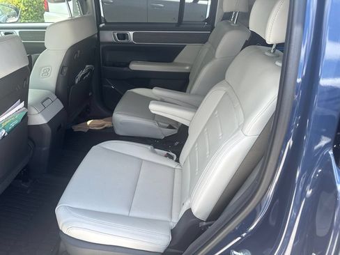 Used 2025 Hyundai Santa Fe Calligraphy AWD/4WD image 3
