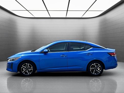 Used 2025 Nissan Sentra SV FWD image 11