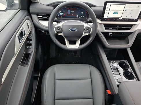 New 2026 Ford Explorer Active w/ Active Comfort Package image 7