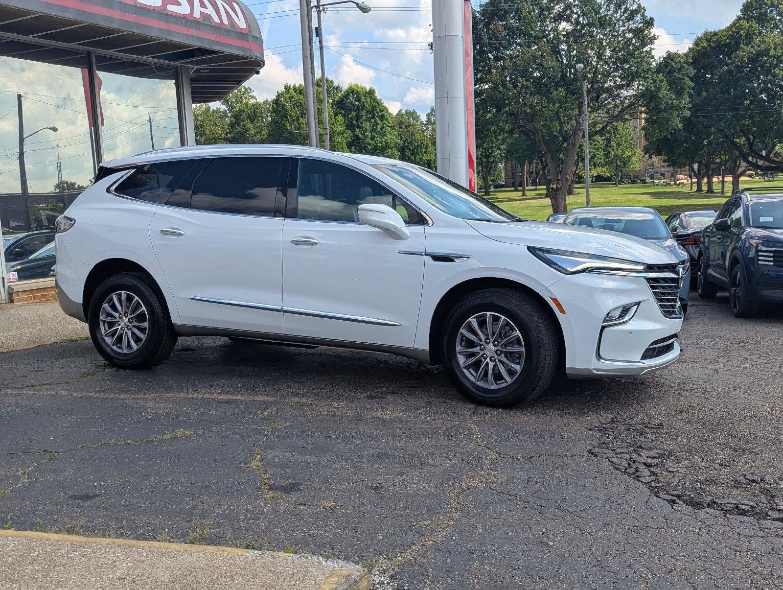 Used 2022 Buick Enclave Premium FWD image 15