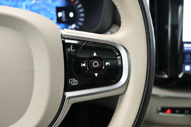 Used 2024 Volvo XC60 B5 Plus w/ Protection Package Premier AWD/4WD image 24