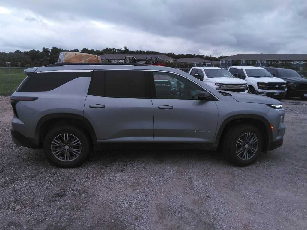 Used 2025 Chevrolet Traverse LT w/ Driver Confidence Package AWD/4WD image 5