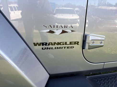 Used 2017 Jeep Wrangler Unlimited Sahara w/ Connectivity Group image 7