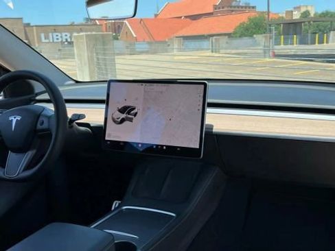 Used 2022 Tesla Model Y Performance image 19