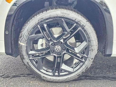 New 2026 Volkswagen Tiguan SE R-Line AWD/4WD image 8