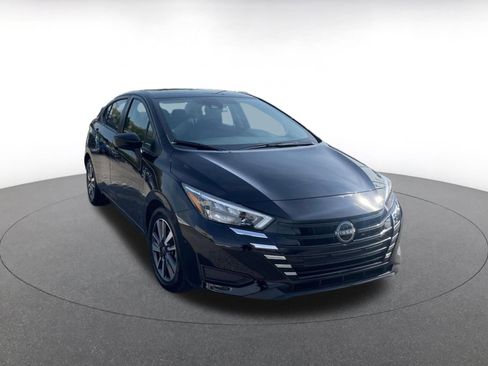 Used 2025 Nissan Versa SV image 1