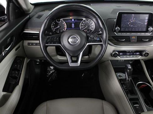 Certified 2020 Nissan Altima 2.0 Platinum FWD image 8