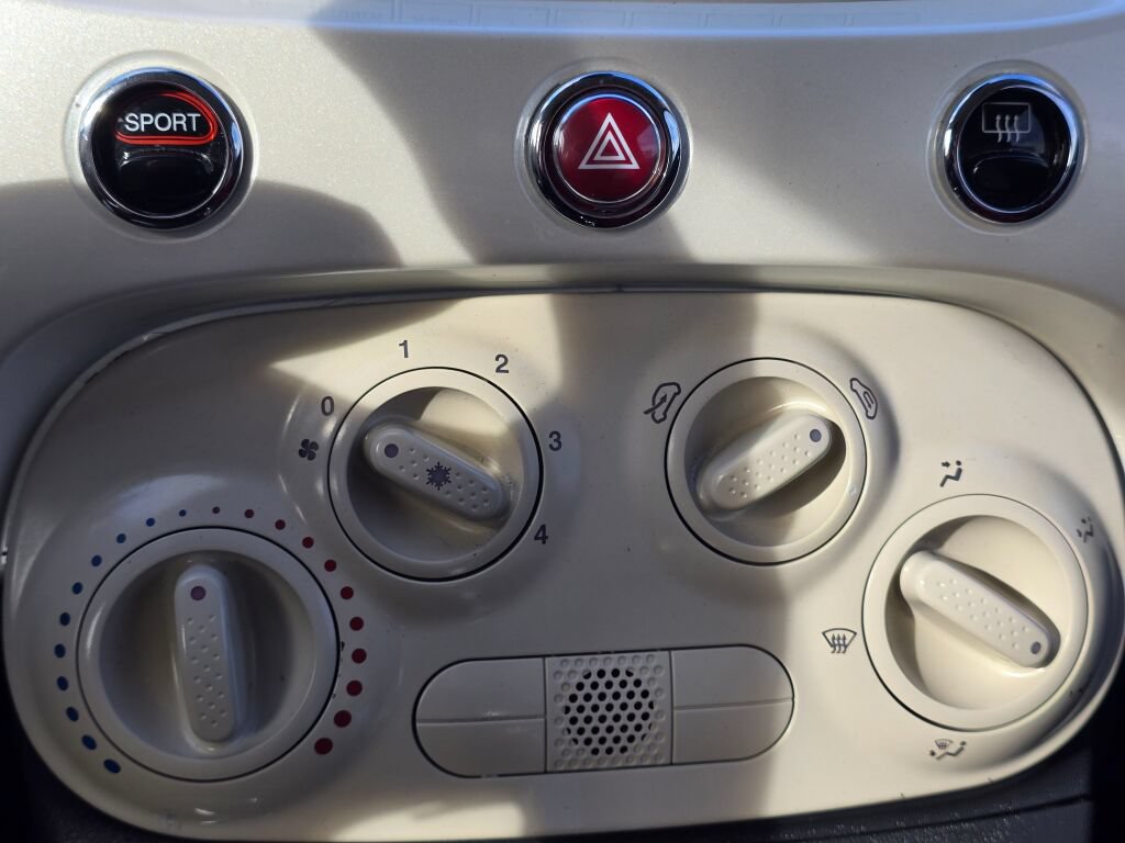 Used 2015 FIAT 500 Pop FWD image 25