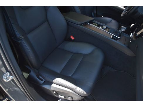 Used 2021 Volvo XC60 T5 Momentum w/ Premium Package AWD/4WD image 30