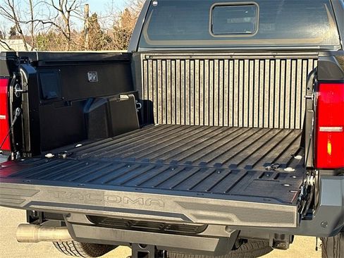 Used 2024 Toyota Tacoma TRD Off-Road image 7