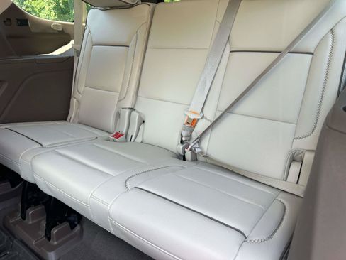 Used 2023 GMC Yukon Denali w/ Advanced Technology Package AWD/4WD image 30