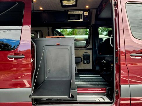 Used 2024 Mercedes-Benz Sprinter 2500 image 18