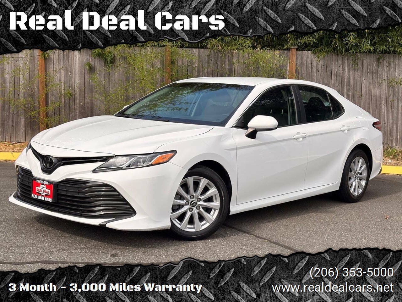 Used 2018 Toyota Camry LE FWD image 1