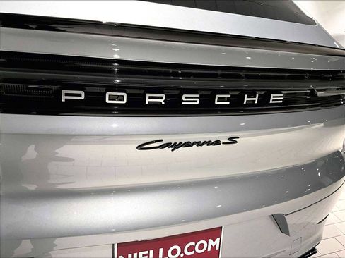 Used 2025 Porsche Cayenne S image 38
