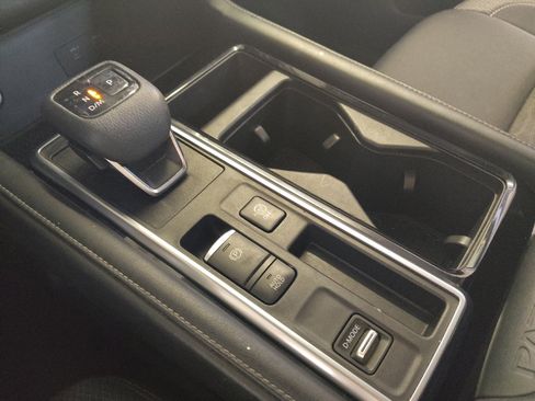 Used 2022 Nissan Pathfinder SV w/ SV Premium Package image 26