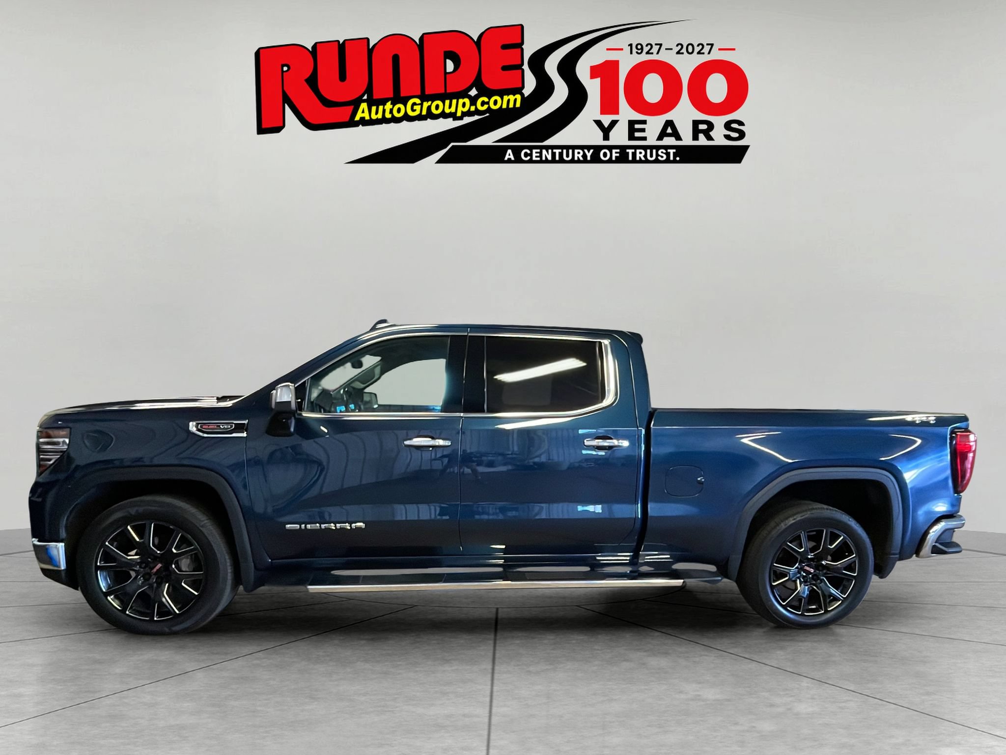 Used 2022 GMC Sierra 1500 SLT w/ SLT Premium Package AWD/4WD image 2