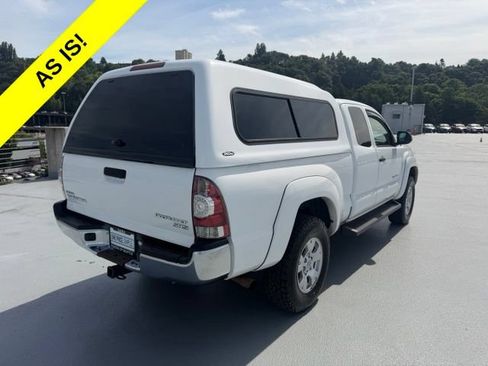 Used 2014 Toyota Tacoma PreRunner w/ SR5 Package RWD image 3