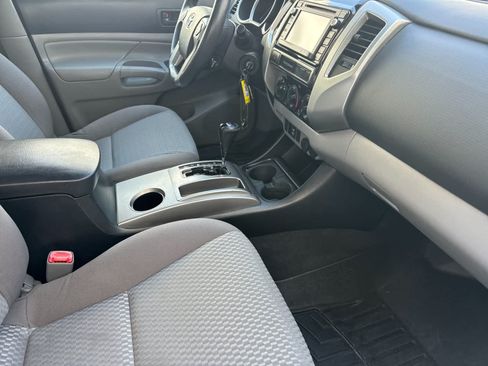 Used 2015 Toyota Tacoma PreRunner w/ SR5 Package RWD image 15