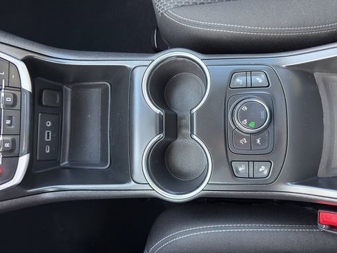 Used 2023 GMC Terrain SLE w/ Driver Convenience Package image 22