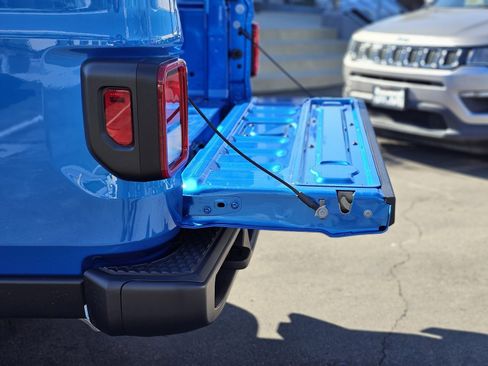 New 2026 Jeep Gladiator Sahara image 8