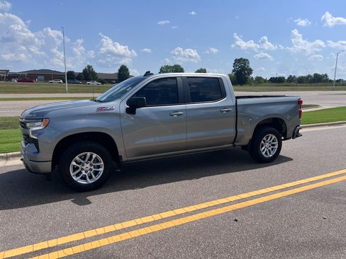 Used 2024 Chevrolet Silverado 1500 RST w/ Z71 Off-Road Package AWD/4WD image 8