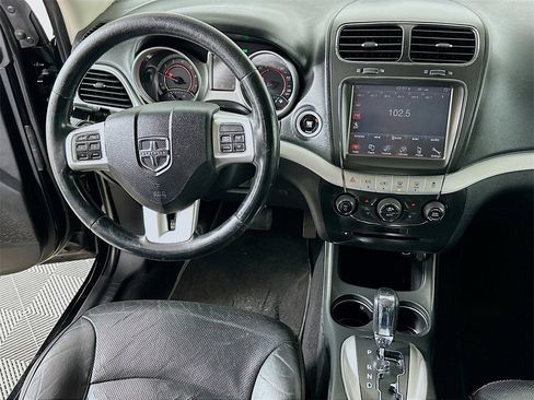 Used 2015 Dodge Journey R/T w/ Flexible Seating Group image 19