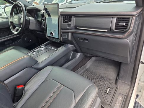 Used 2023 Ford Expedition Platinum AWD/4WD image 17