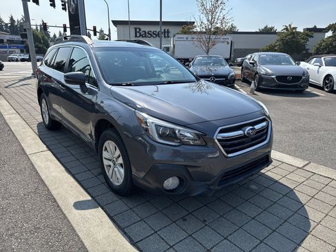 Used 2018 Subaru Outback 2.5i Premium AWD/4WD image 4